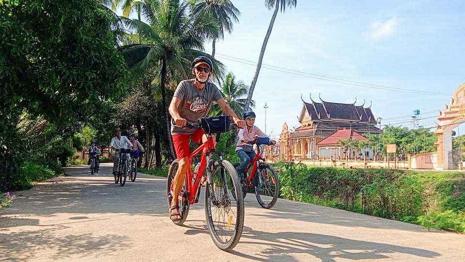 Phnom Penh Cycling To Siem Reap 6 Days